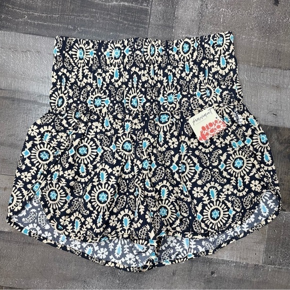 NWT FP Movement by Free People The Way Home Printed Short size Small - Picture 5 of 14